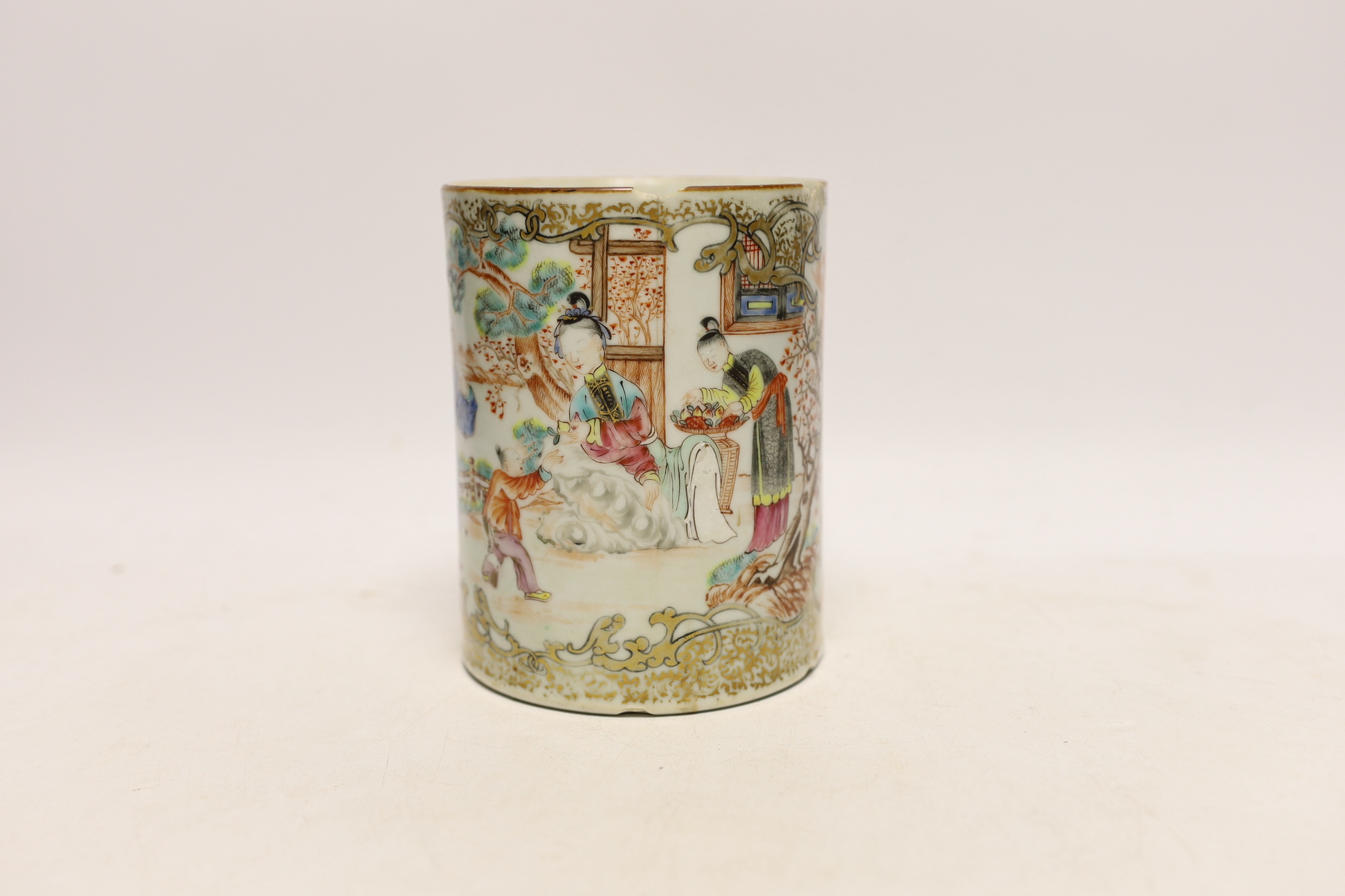 A Chinese famille rose mug, Qianlong period, 13cm high